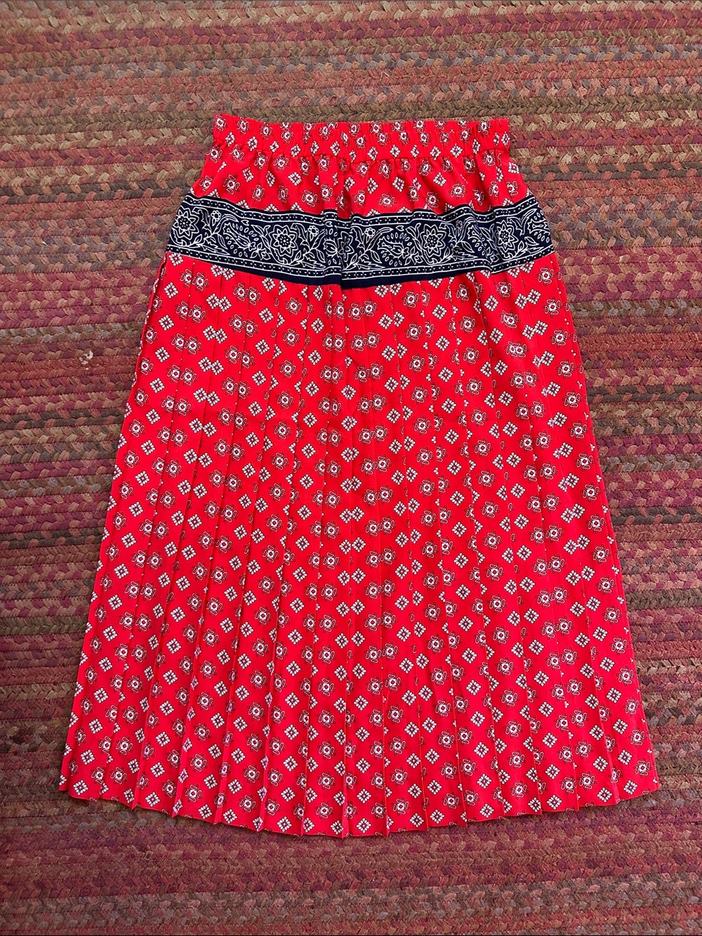 VTG PLEATED PAISLEY Western RED Printed Midi Skirt with Navy Waist Band